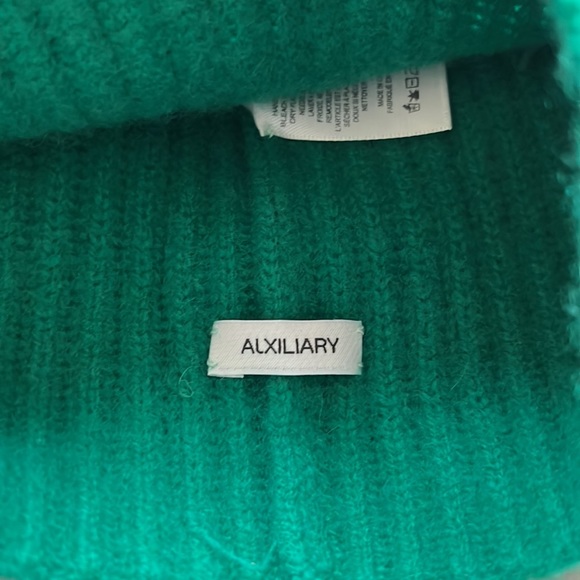 Aritzia Auxiliary Cashmere Beanie - Picture 2 of 3